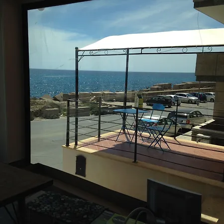 לינה וארוחת בוקר Palace Blu Mare 3*