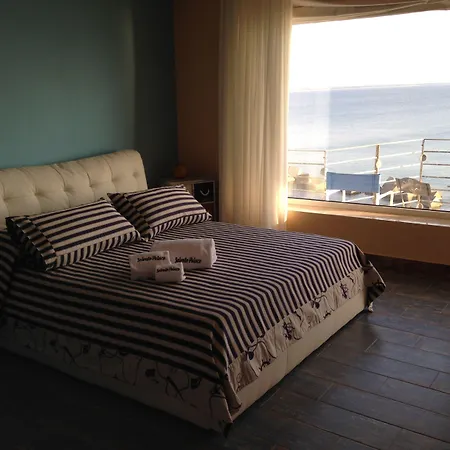 לינה וארוחת בוקר Palace Blu Mare 3*