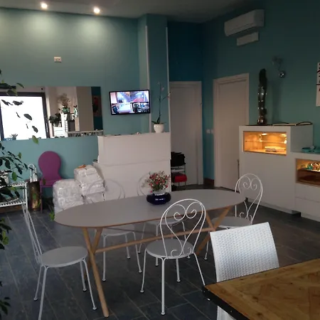 לינה וארוחת בוקר Palace Blu Mare 3*