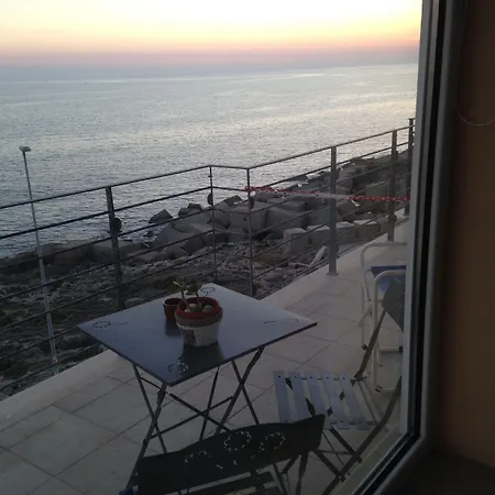 לינה וארוחת בוקר Palace Blu Mare 3*