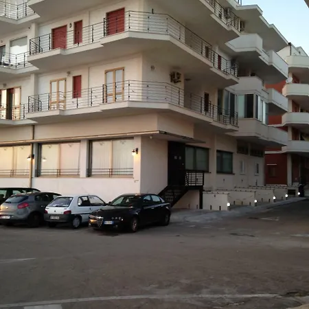 לינה וארוחת בוקר Palace Blu Mare 3*