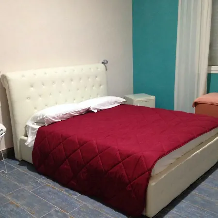 לינה וארוחת בוקר Palace Blu Mare 3*