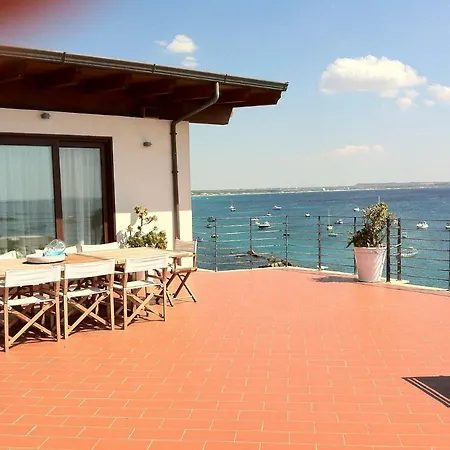 לינה וארוחת בוקר Palace Blu Mare 3*